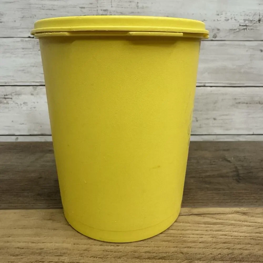 Vintage Tupperware 809-6 Lemon Yellow 6.5